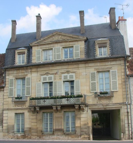 Façade à la grecque à Donzy
© Dominique Massounie Façade à la grecque à Donzy
© Dominique Massounie