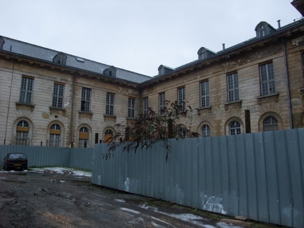 Charles-François d'Arnaudin, Hôpital Richaud, Façades donnant sur le Boulevard de la Reine, Versailles. État le 10/2/09
© D. Rykner Charles-François d'Arnaudin, Hôpital Richaud, Façades donnant sur le Boulevard de la Reine, Versailles. État le 10/2/09
© D. Rykner