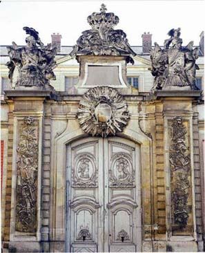 Portail du ministère de la Guerre, Versailles (©Cl. Jean-François Cabestan) Portail du ministère de la Guerre, Versailles (©Cl. Jean-François Cabestan)