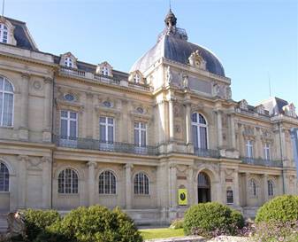 Amiens, musée de Picardie, façade sur la cour d'honneur. Amiens, musée de Picardie, façade sur la cour d'honneur.