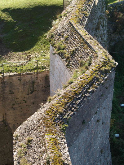 ZigZag de Vauban à la Citadelle de Besançon
© Alain CHARLES (reproduction interdite) ZigZag de Vauban à la Citadelle de Besançon
© Alain CHARLES (reproduction interdite)