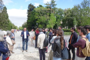 Le Pr Delfín Rodriguez Ruiz (université Complutense de Madrid) et le groupe devant le palais royal de la Granja de San Ildefonso