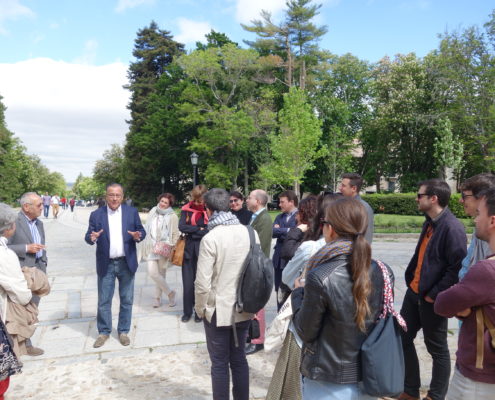 Le Pr Delfín Rodriguez Ruiz (université Complutense de Madrid) et le groupe devant le palais royal de la Granja de San Ildefonso